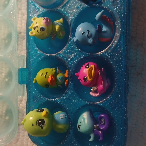 Hatchimals With Case - Picture 2 of 5